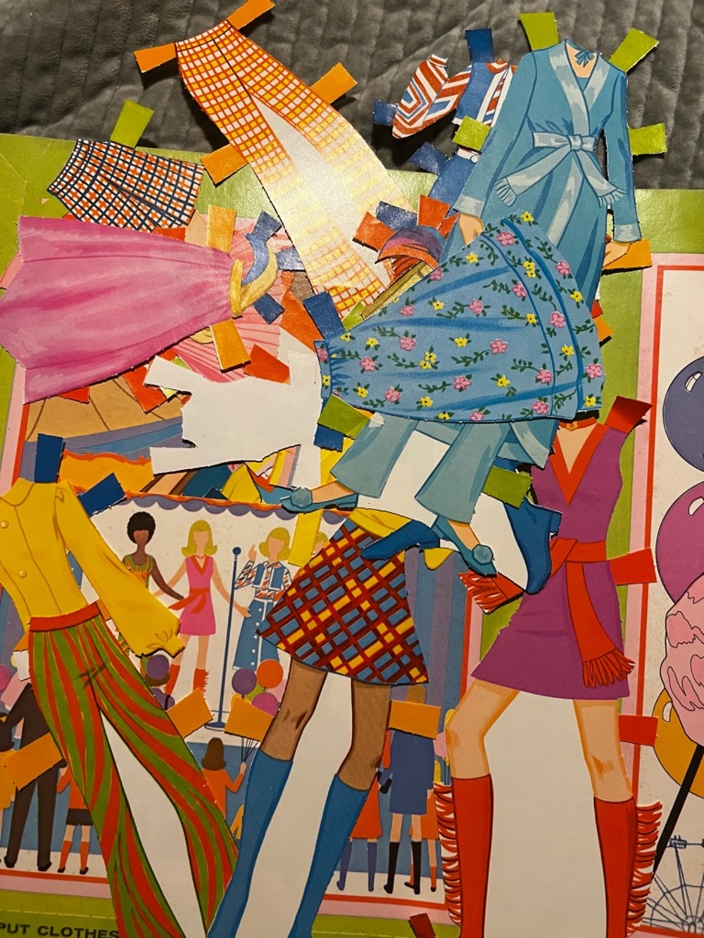 Barbie Vintage Paper doll Book with Barbie and friends - Picture 9 of 14